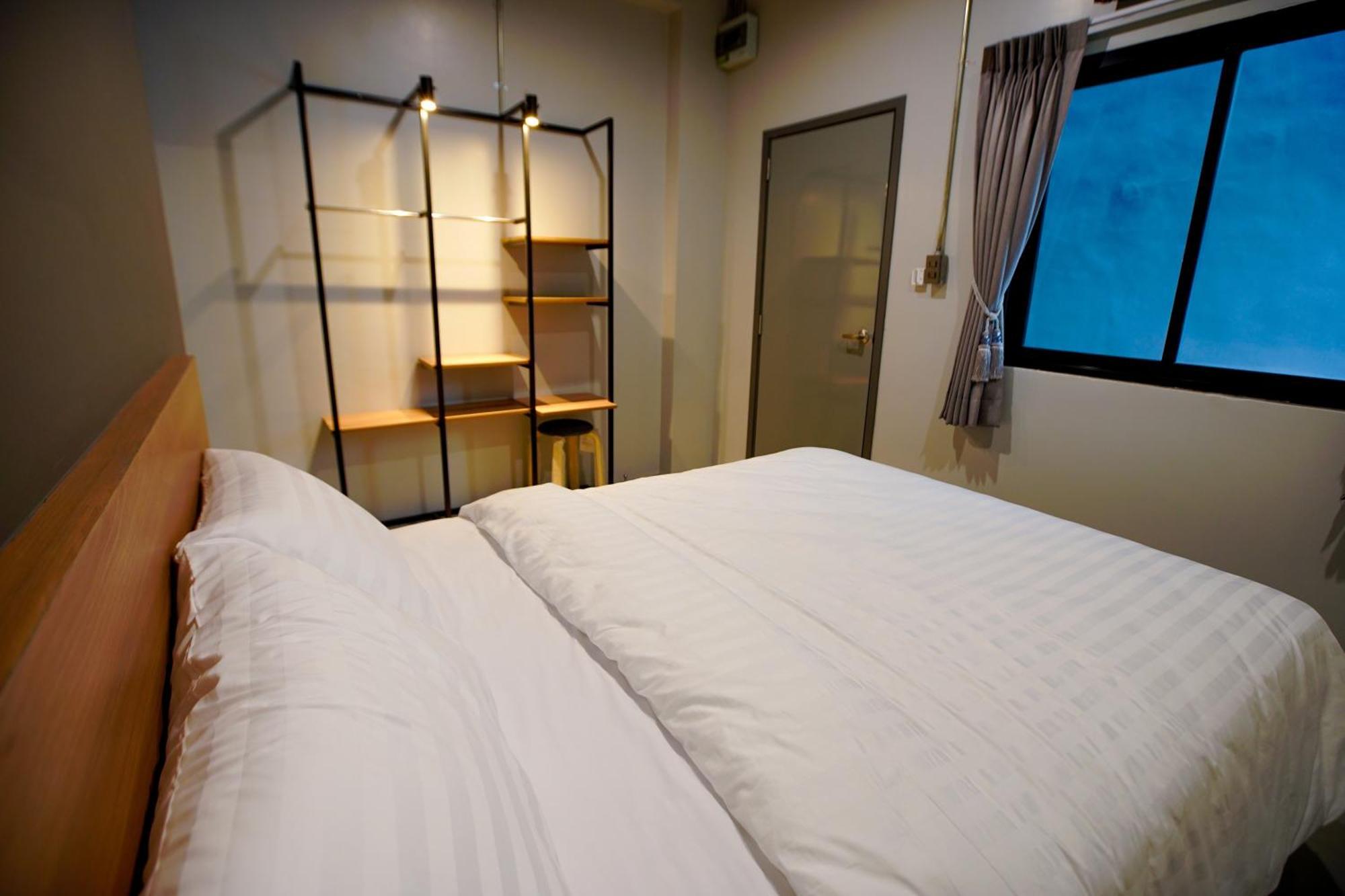 Bed Garden 26 Hostel Банкок Екстериор снимка